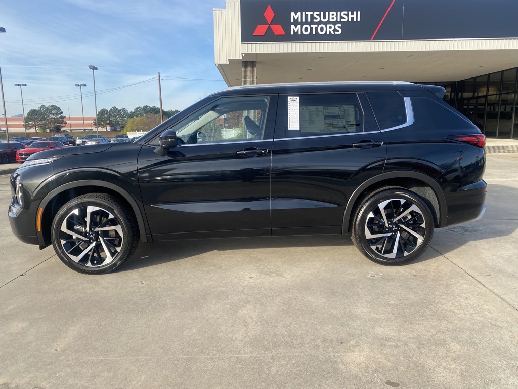 2024 Mitsubishi Outlander SEL photo 2