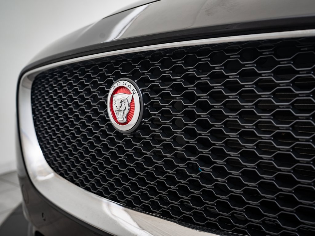 2018 Jaguar F-PACE Premium photo 3