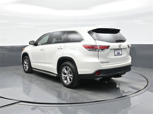 2016 Toyota Highlander LE photo 7