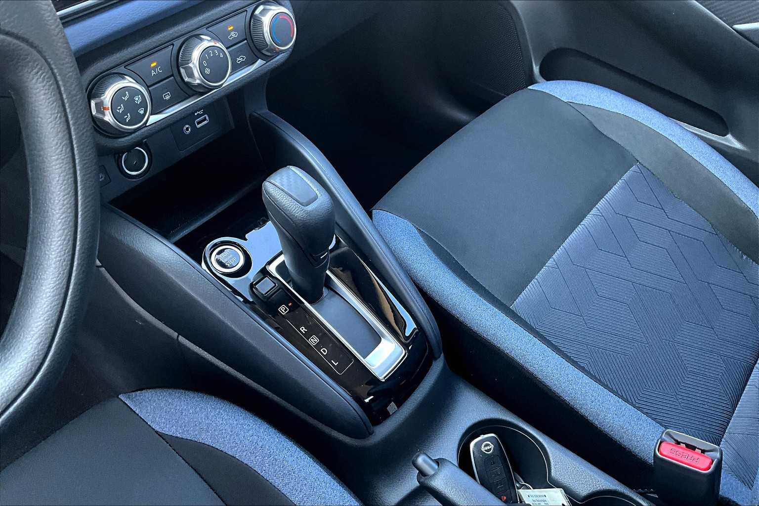 2025 Nissan Versa SV photo 10
