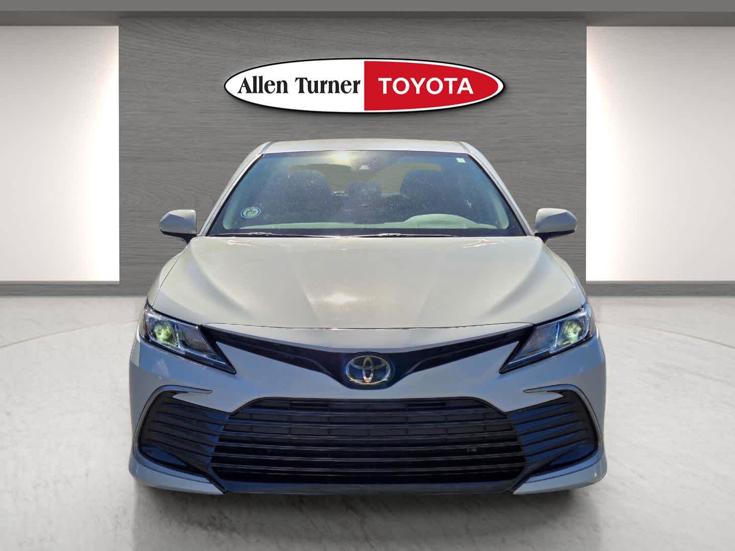 2023 Toyota Camry LE photo 3