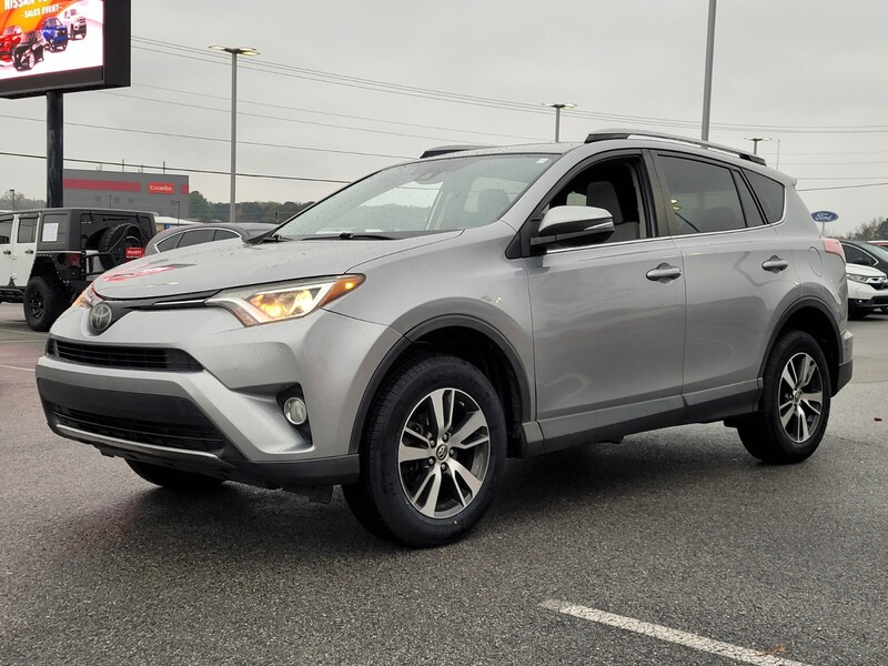 2018 Toyota RAV4 XLE photo 3