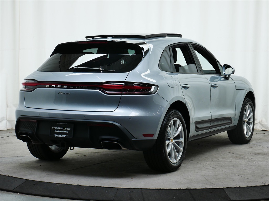 2025 Porsche Macan T photo 6