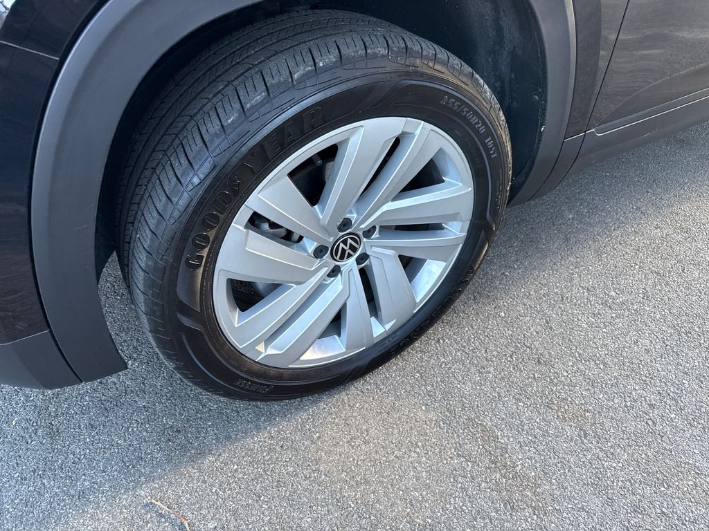 2022 Volkswagen Atlas Cross Sport V6 SE Technology photo 2