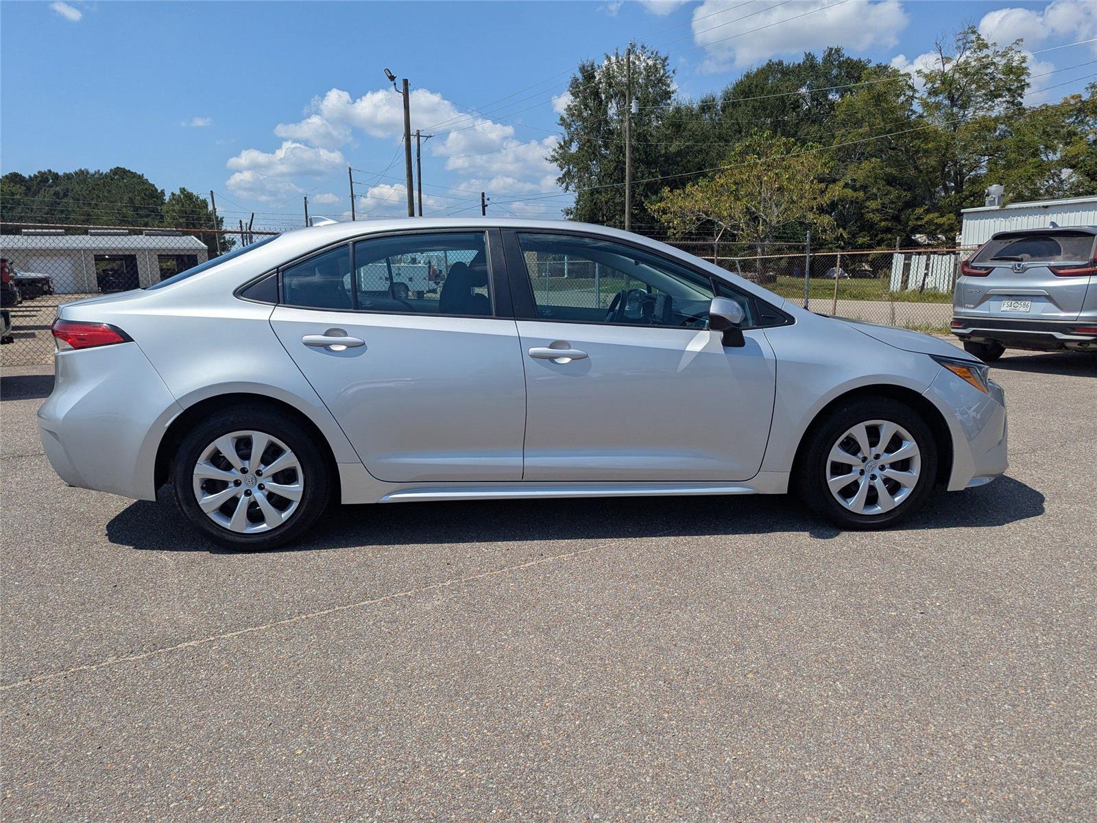 2022 Toyota Corolla LE photo 6