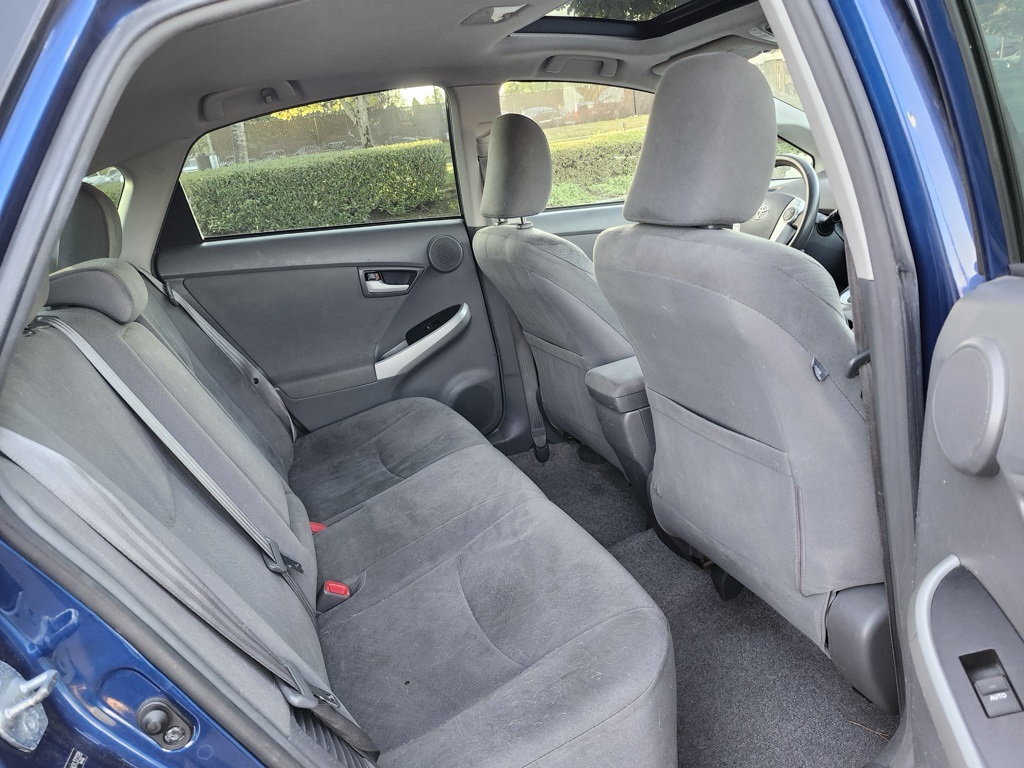 2010 Toyota Prius Three photo 19