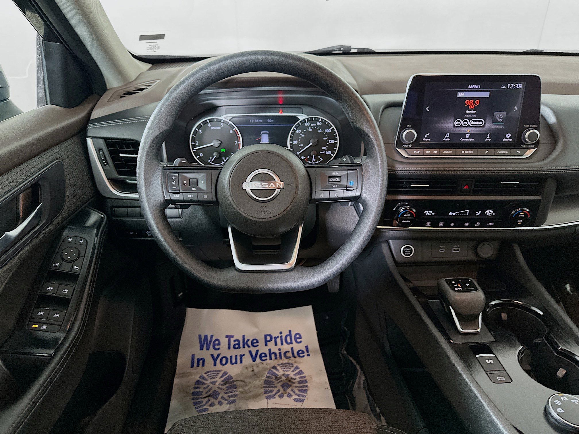 2023 Nissan Rogue SV photo 18