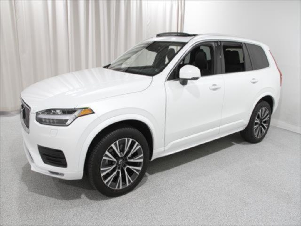 2022 Volvo XC90 T6 AWD Momentum photo 3