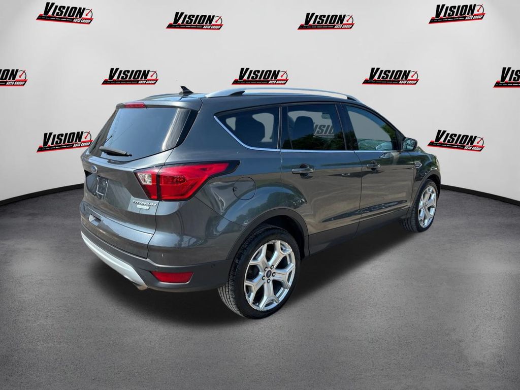 2019 Ford Escape Titanium photo 2