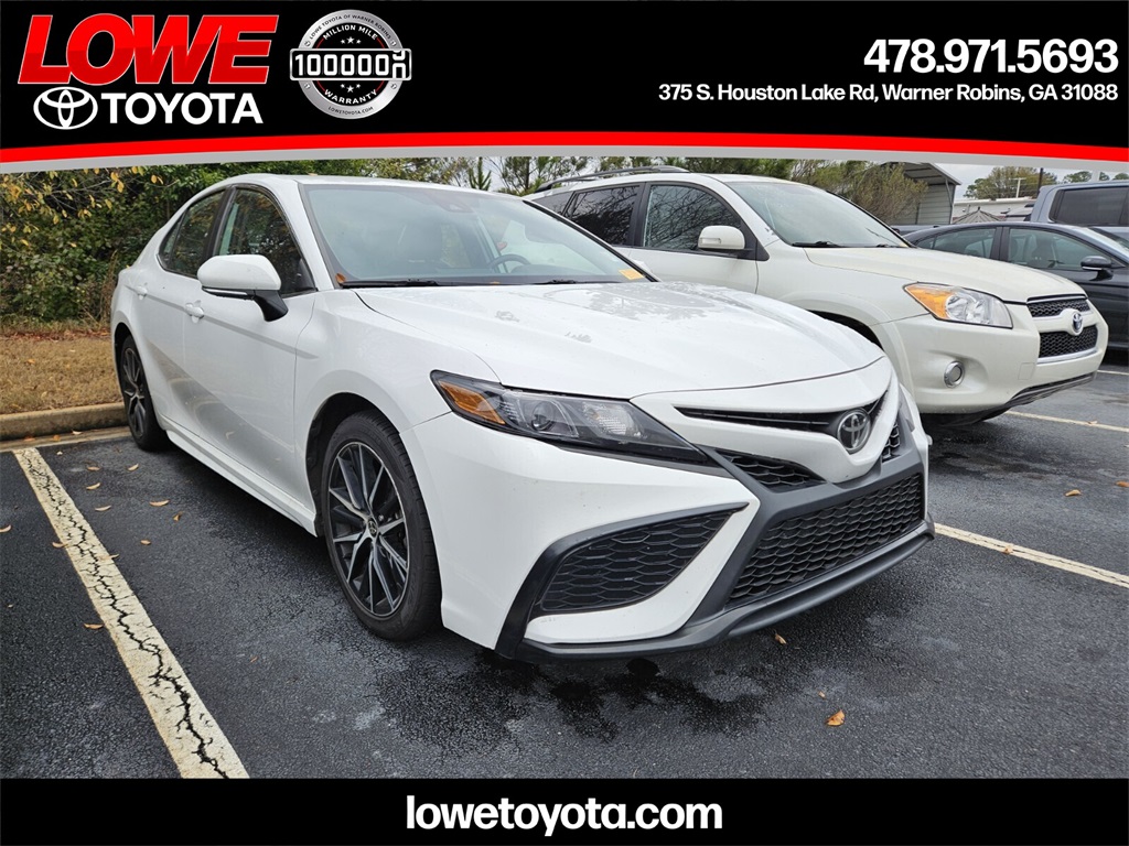 2023 Toyota Camry SE's photo