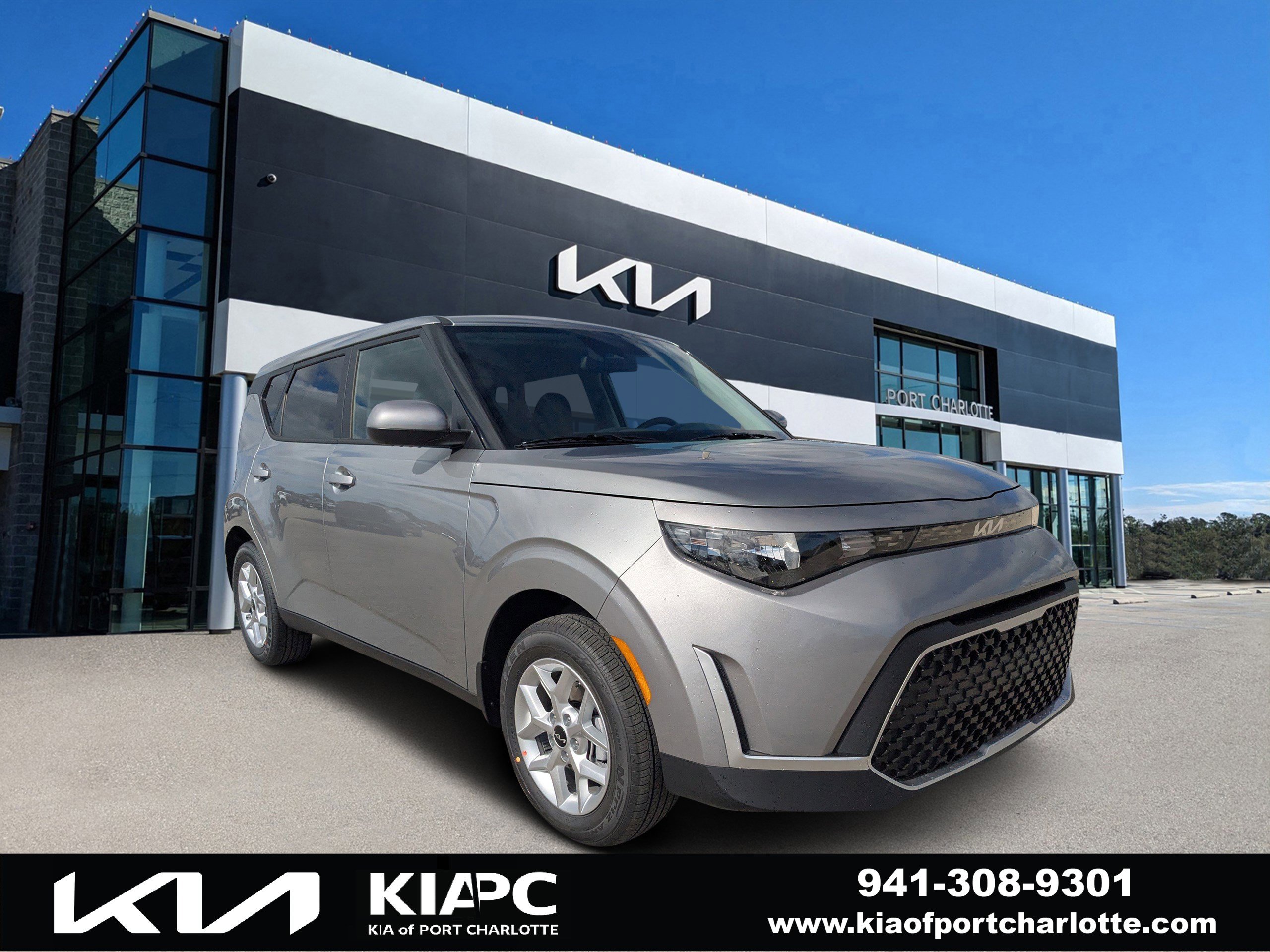 2025 Kia Soul LX's photo