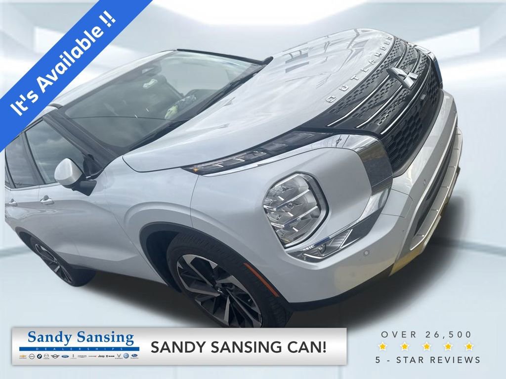 2023 Mitsubishi Outlander SE's photo