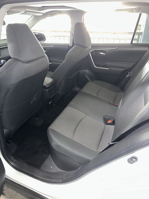 2024 Toyota RAV4 Hybrid XLE photo 7
