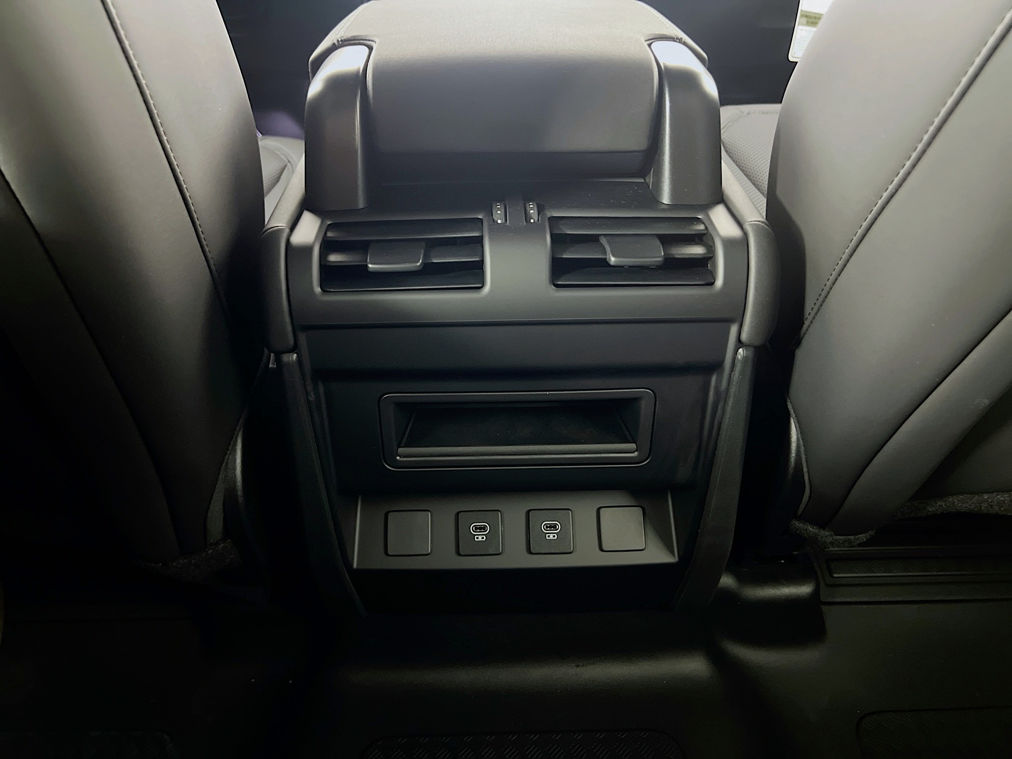 2025 Land Rover Defender 110 S photo 16