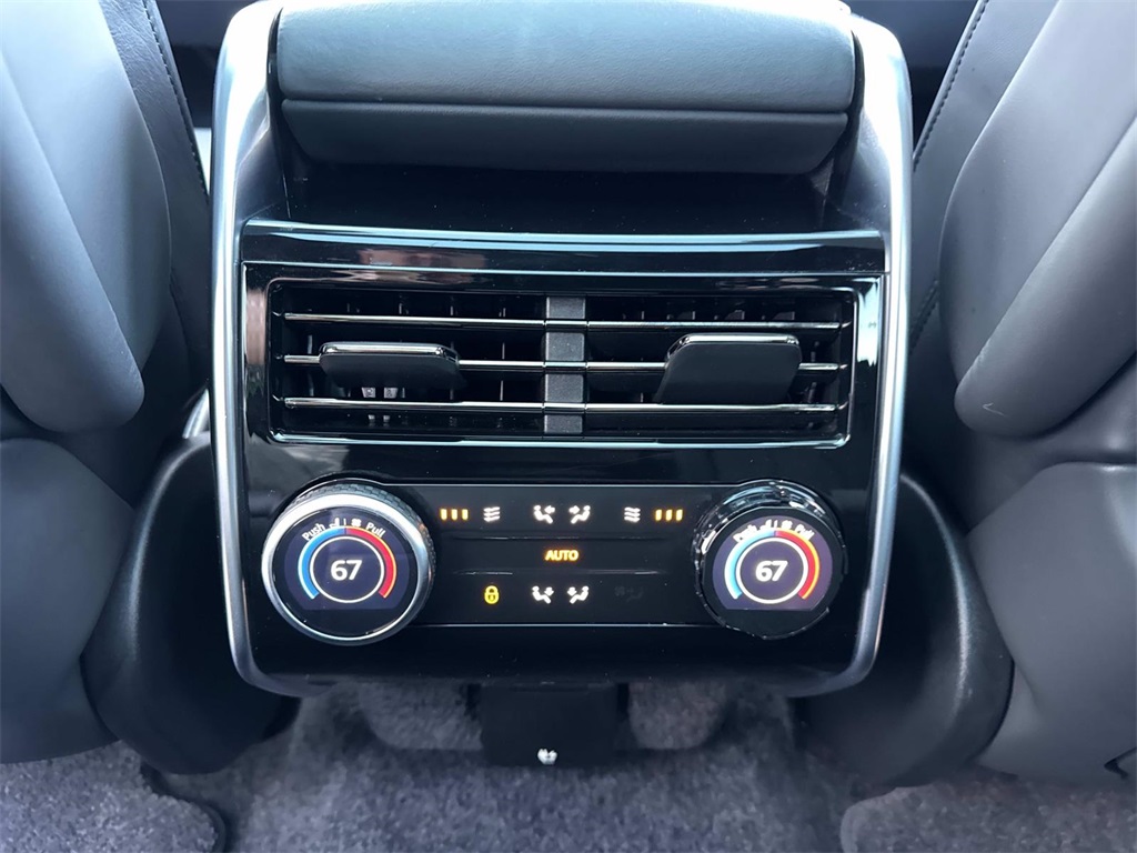 2023 Land Rover Range Rover SE photo 15