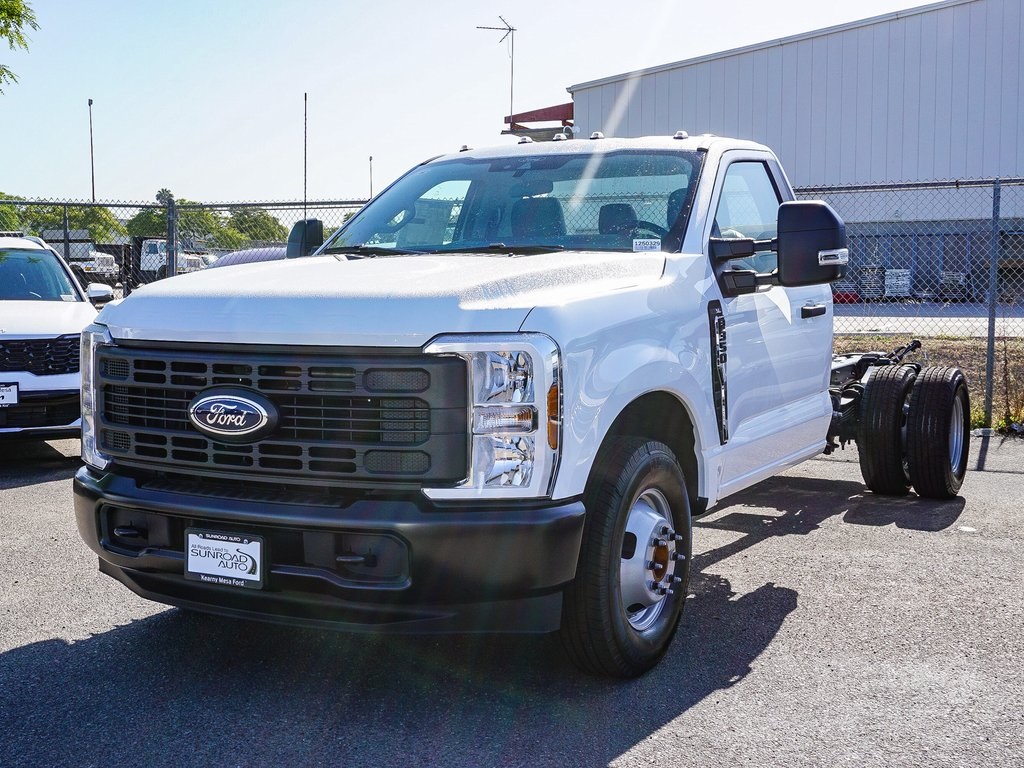 2025 Ford F-350 photo 3