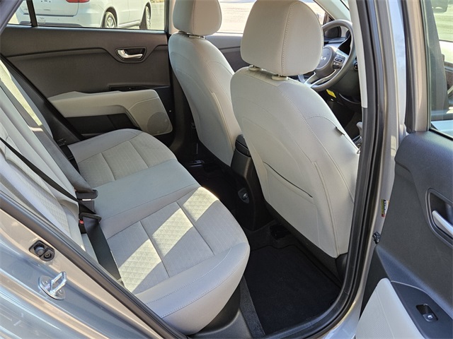 2022 Kia Rio S photo 13