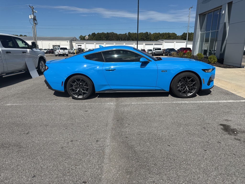 2025 Ford Mustang GT photo 3