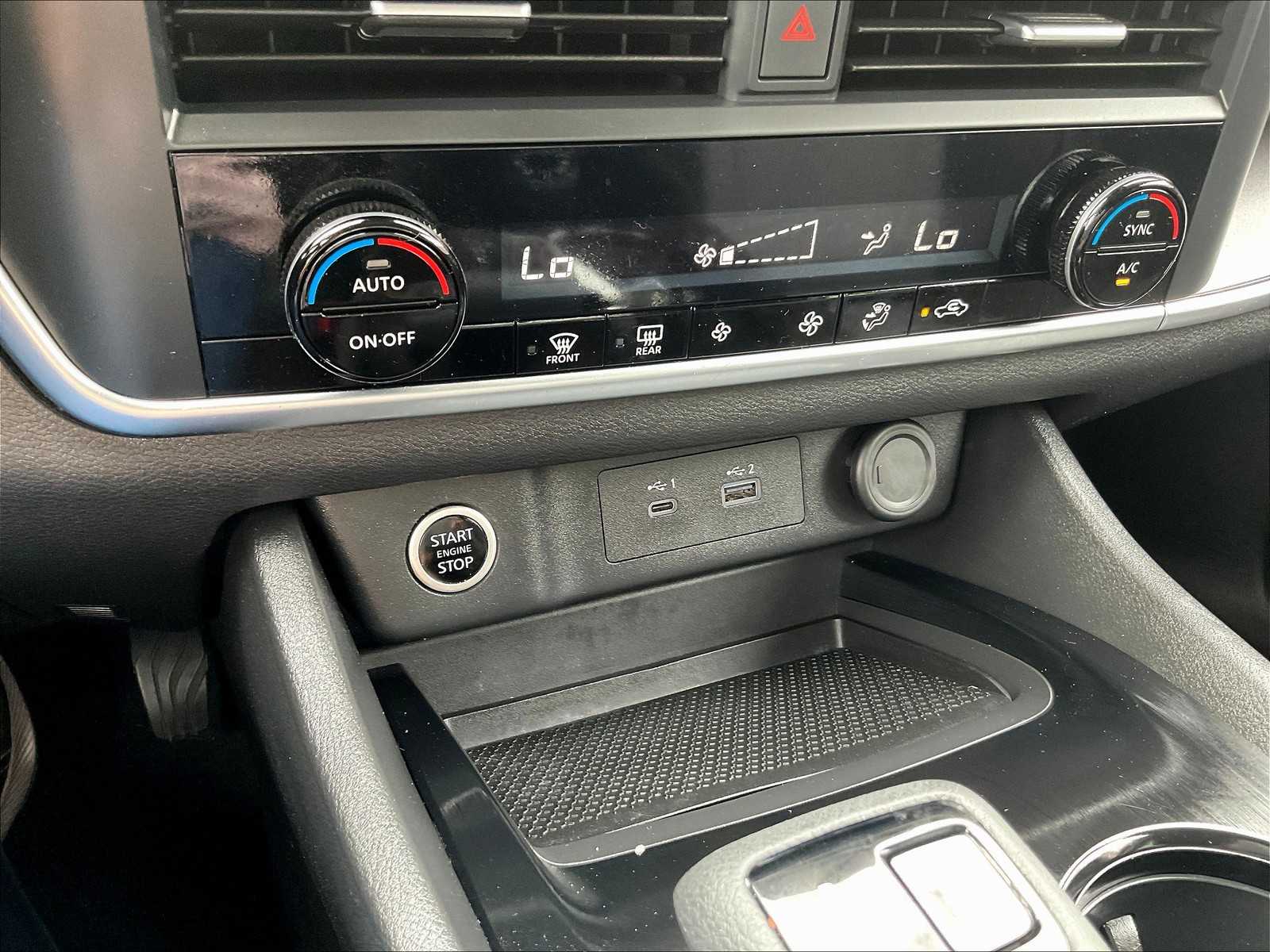 2023 Nissan Rogue SV photo 23