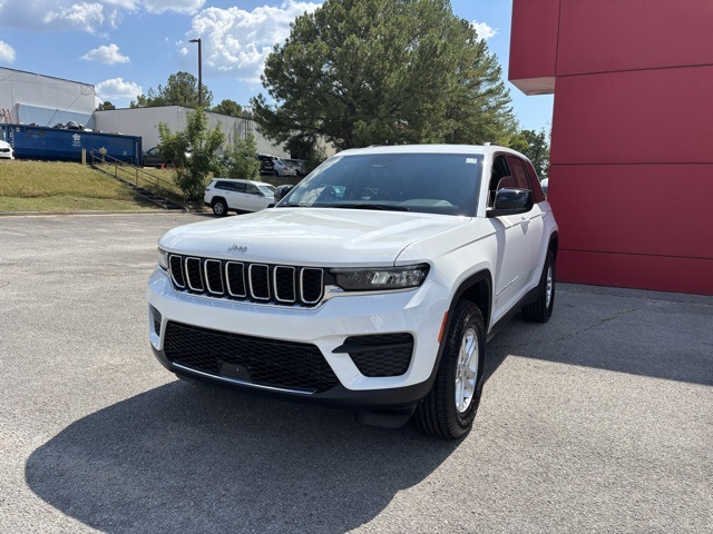 2025 Jeep Grand Cherokee Laredo photo 2