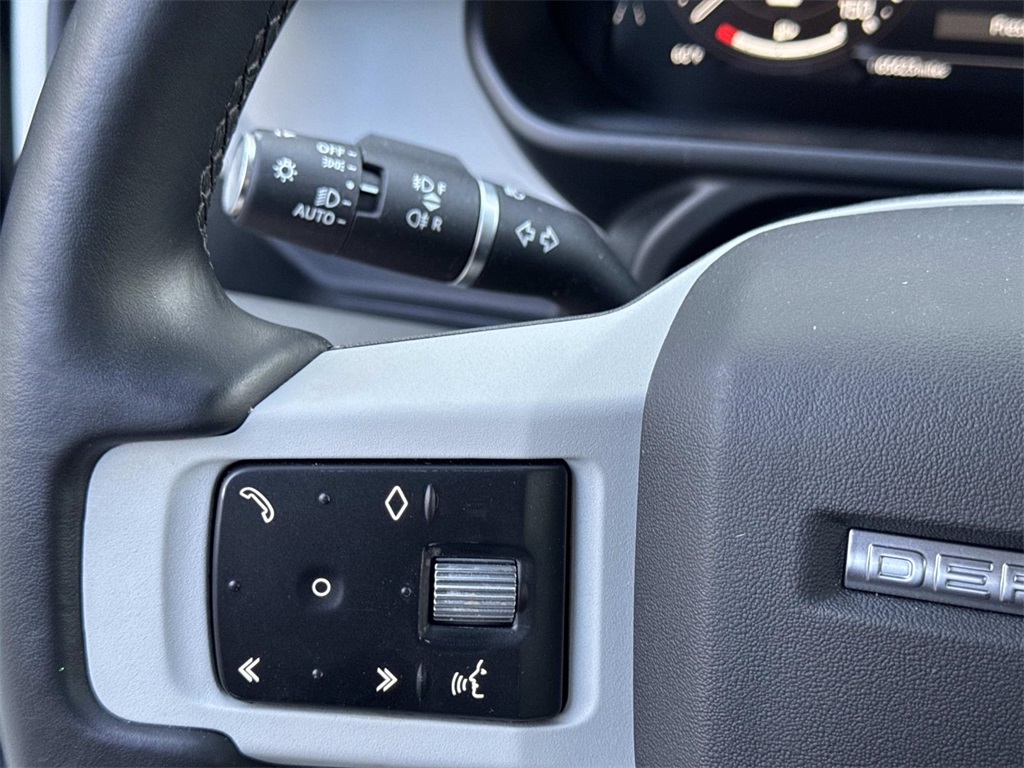 2023 Land Rover Defender 110 S photo 26