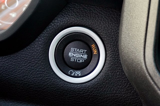 New 2024 Bright White Clear-Coat Exterior Paint RAM Tradesman image 36