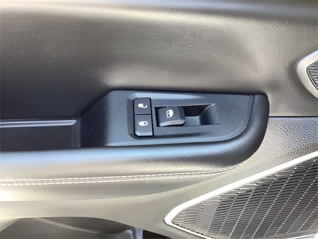 2023 Jeep Cherokee Sport photo 18