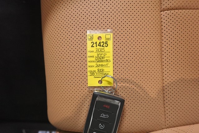 2025 Jeep Grand Cherokee L Summit Reserve photo 33