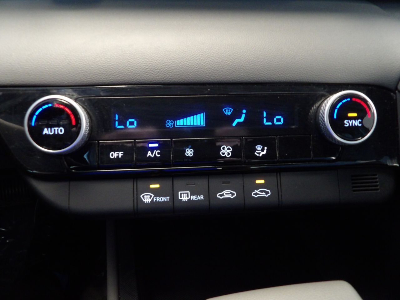 2022 Hyundai Elantra SEL photo 31