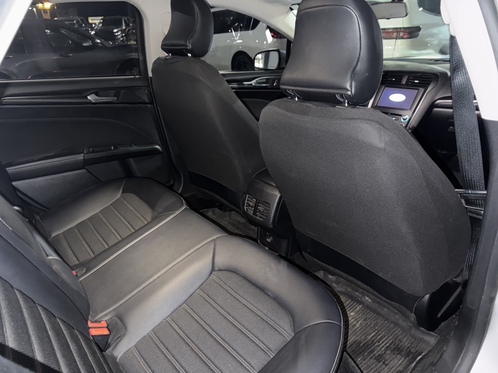2018 Ford Fusion SE photo 4