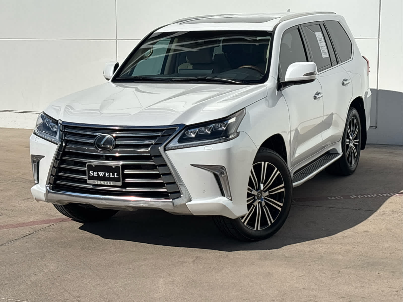 2021 Lexus LX 570's photo