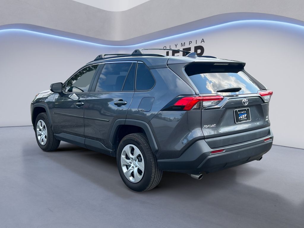 2021 Toyota RAV4 LE photo 3