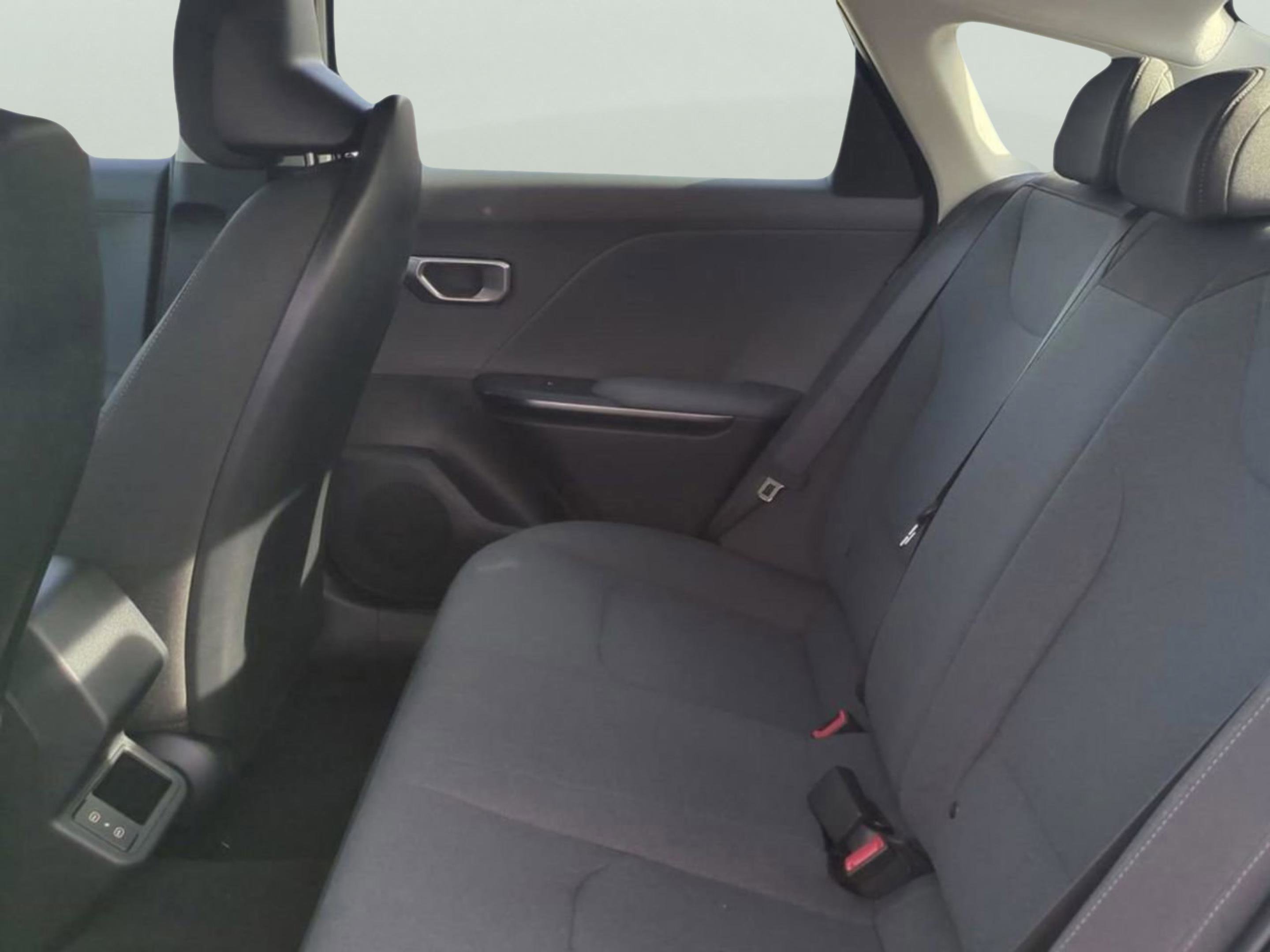 2025 Kia K4 LXS photo 12