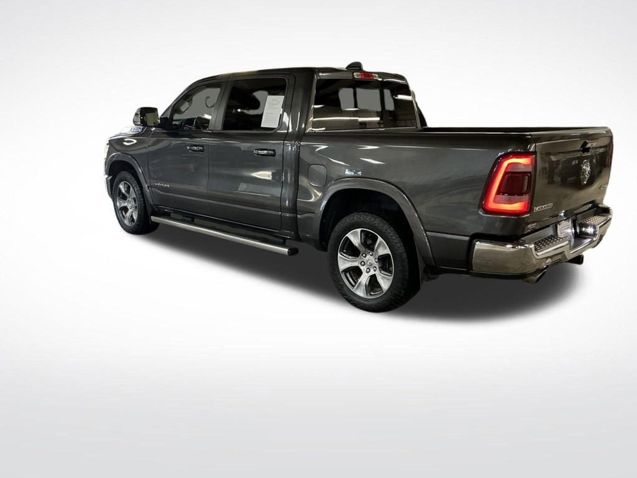 2019 Ram 1500 Laramie photo 3