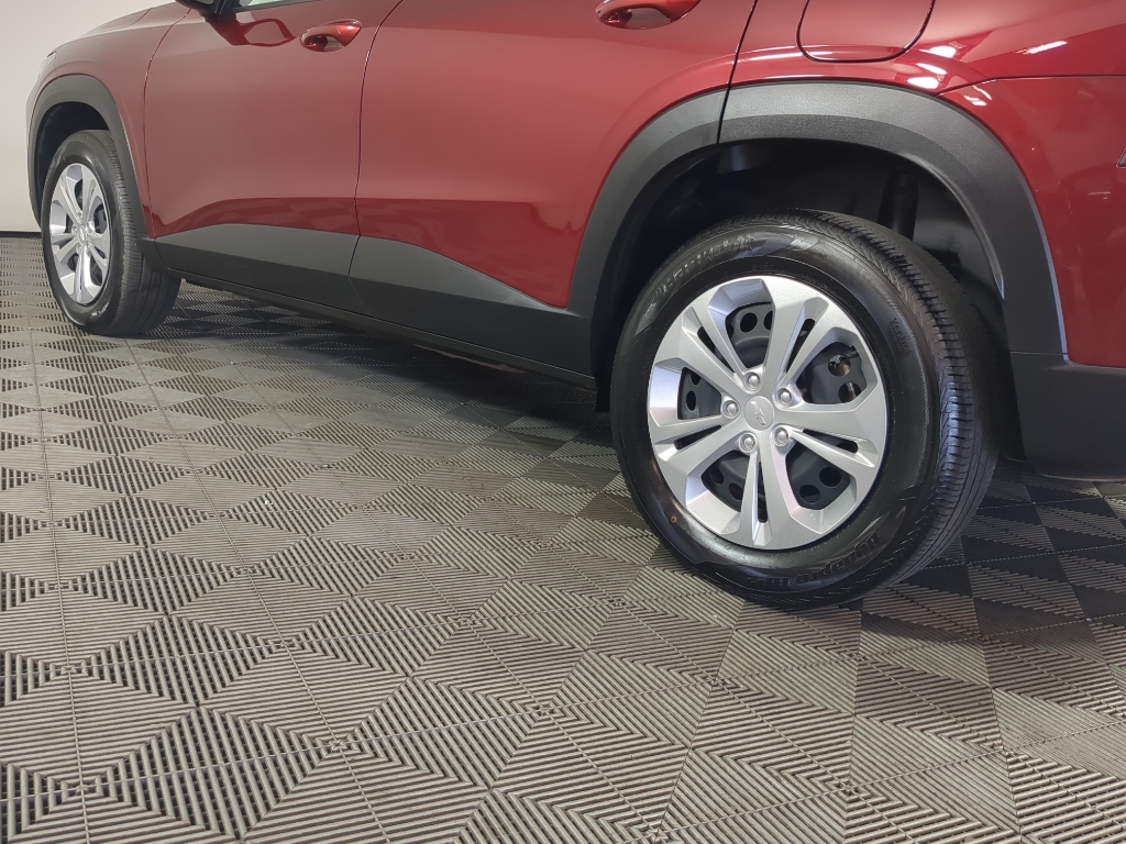 2025 Chevrolet Trax LS photo 2