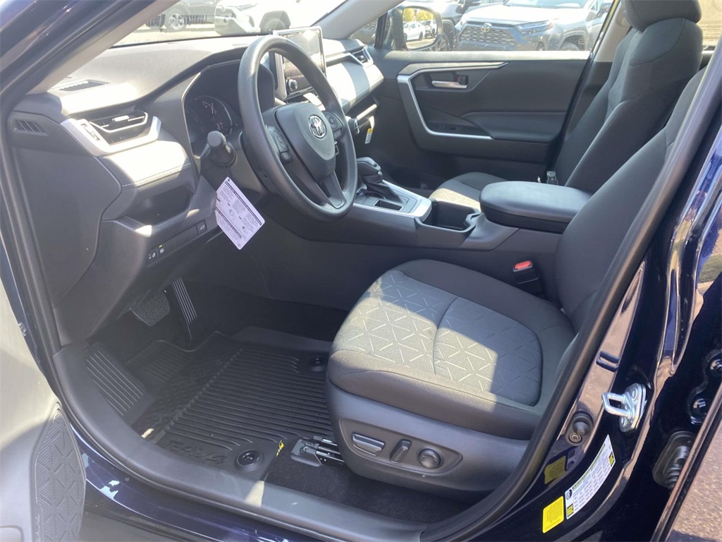 2025 Toyota RAV4 XLE photo 10