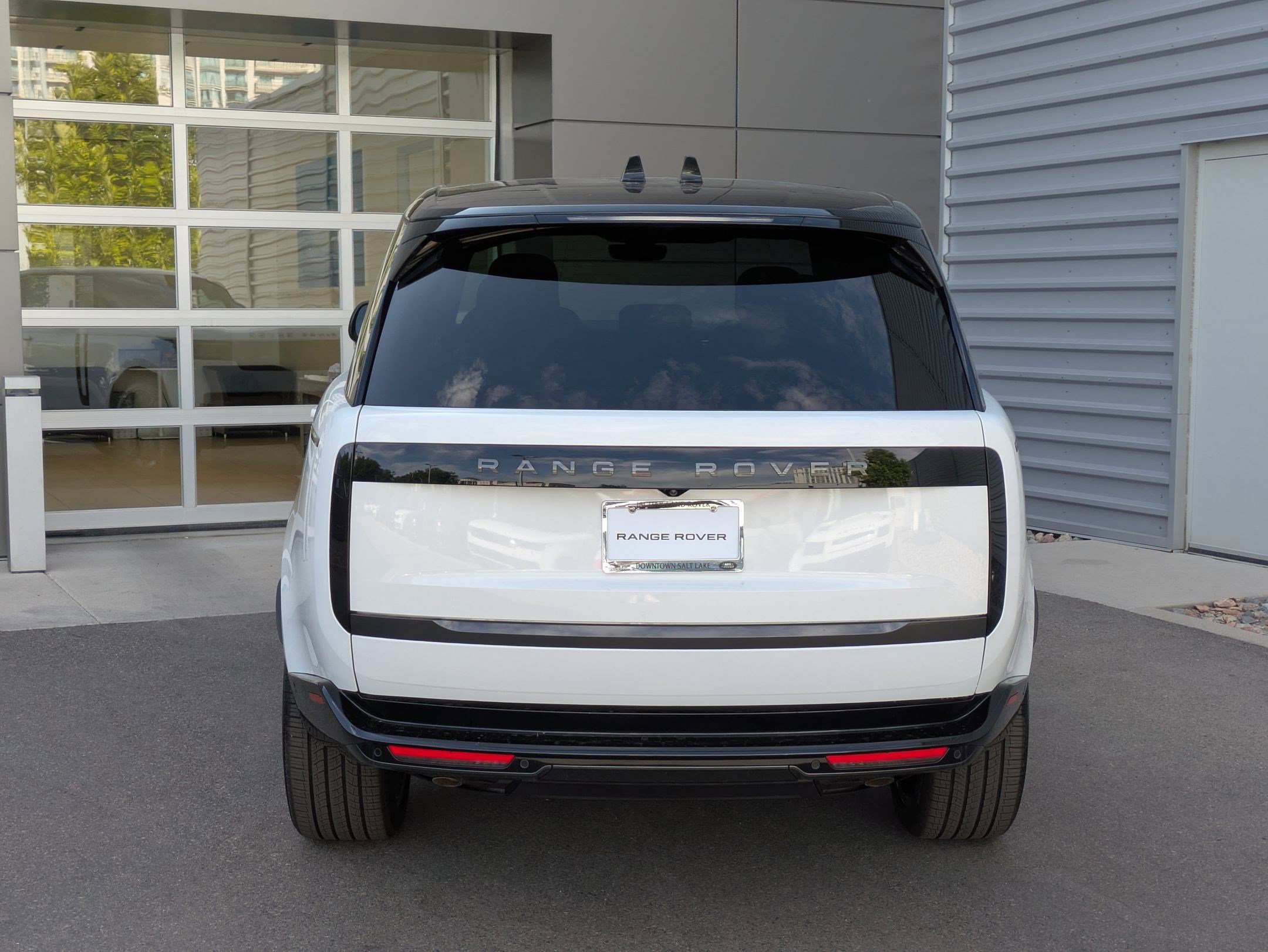 2025 Land Rover Range Rover SE photo 4