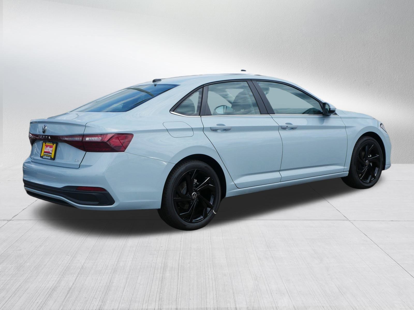 2025 Volkswagen Jetta SE photo 3