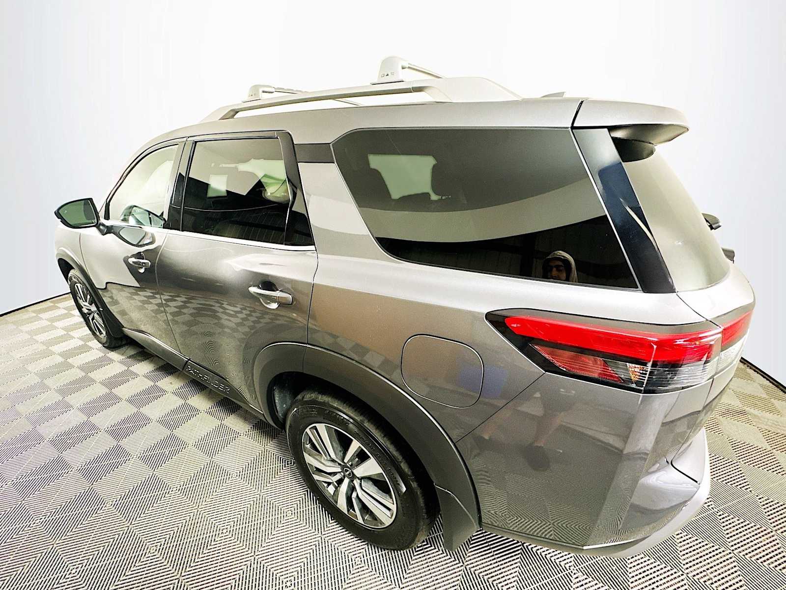 2025 Nissan Pathfinder SL photo 6