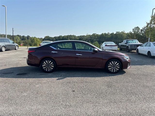 2024 Nissan Altima 2.5 SV photo 3