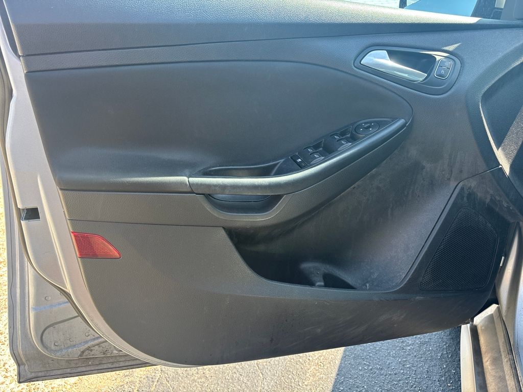 2016 Ford Focus SE photo 13