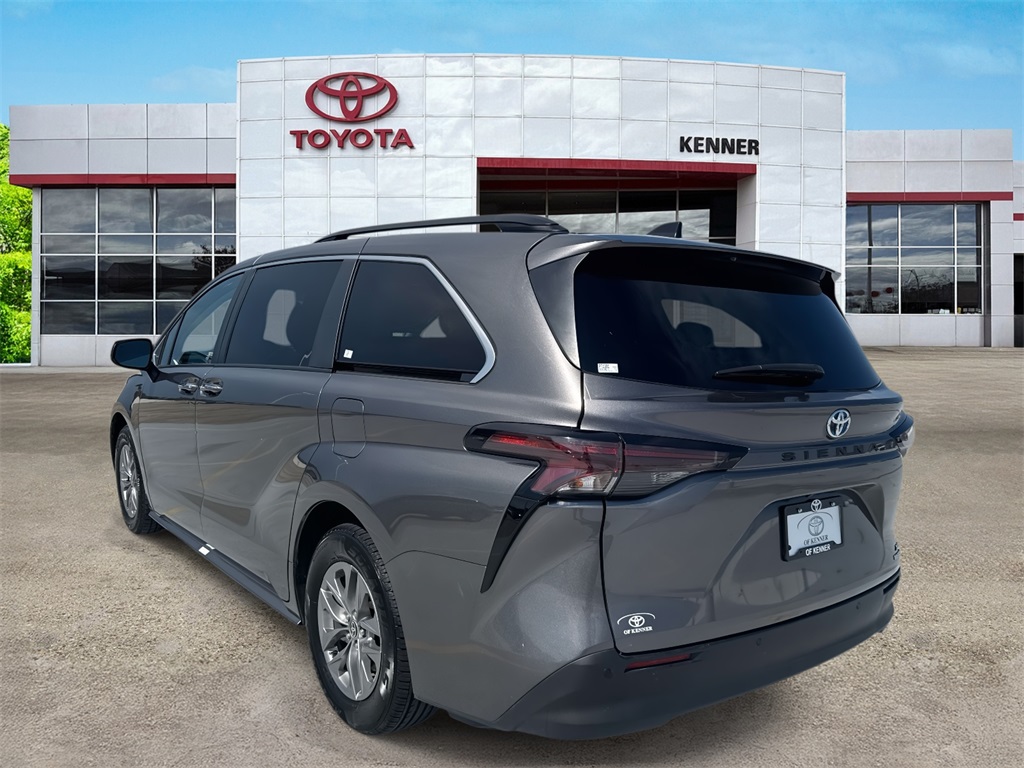 2024 Toyota Sienna XLE photo 4