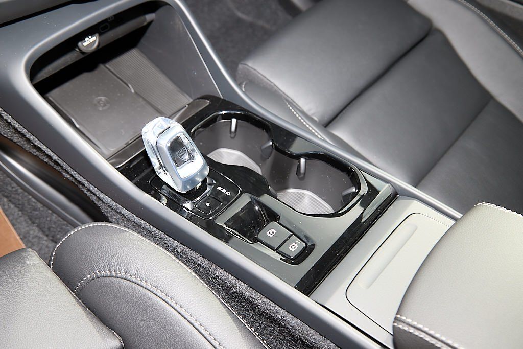 2026 VOLVO XC40 - Image 16