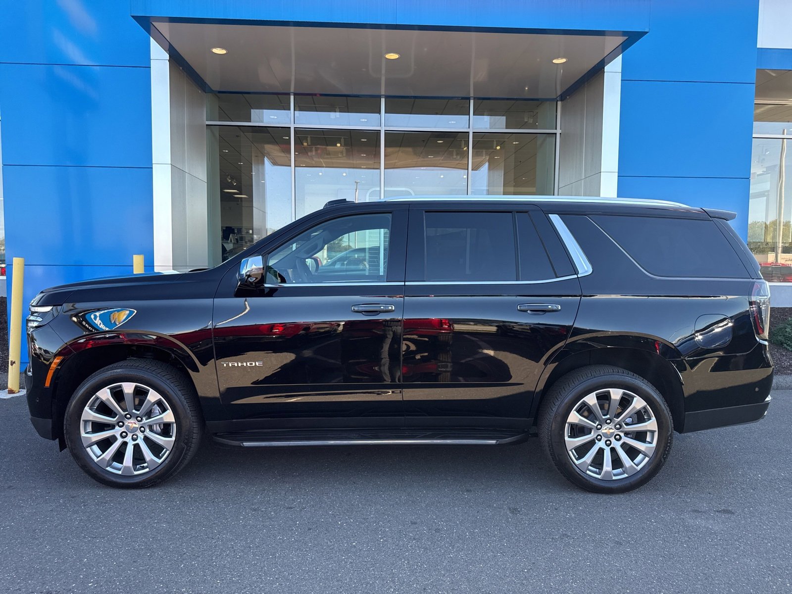 2025 Chevrolet Tahoe Premier photo 9