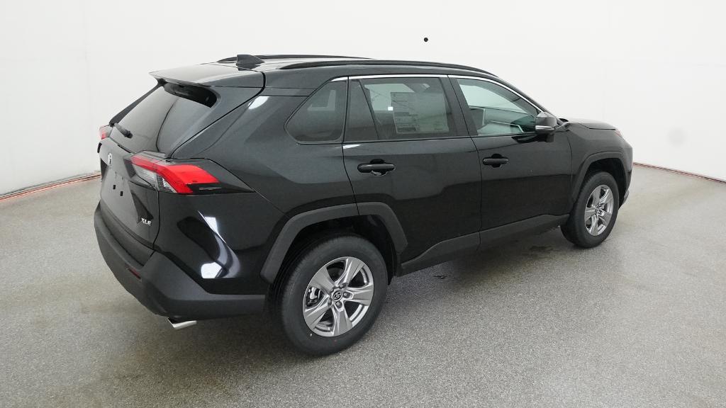 2025 Toyota RAV4 XLE photo 18