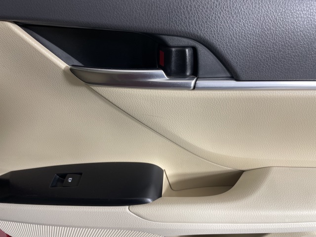 2018 Toyota Camry LE photo 15