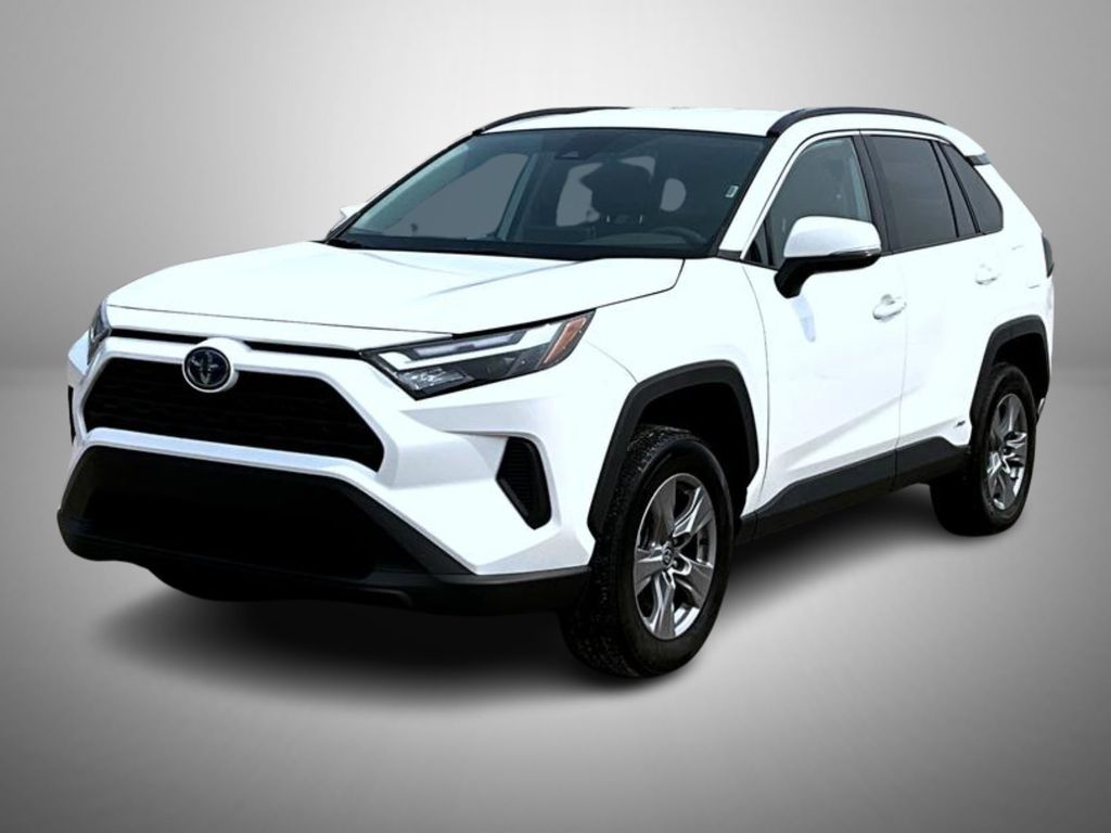 2024 Toyota RAV4 XLE's photo