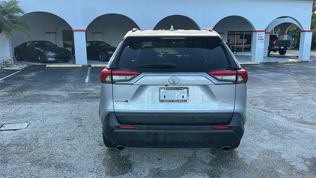 2023 Toyota RAV4 XLE photo 4