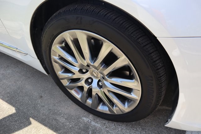 2015 Lexus LS 460 photo 4