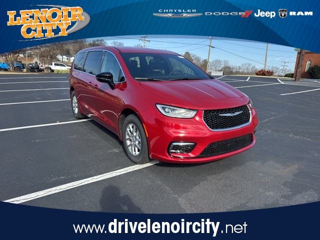 2026 Chrysler Pacifica Select's photo
